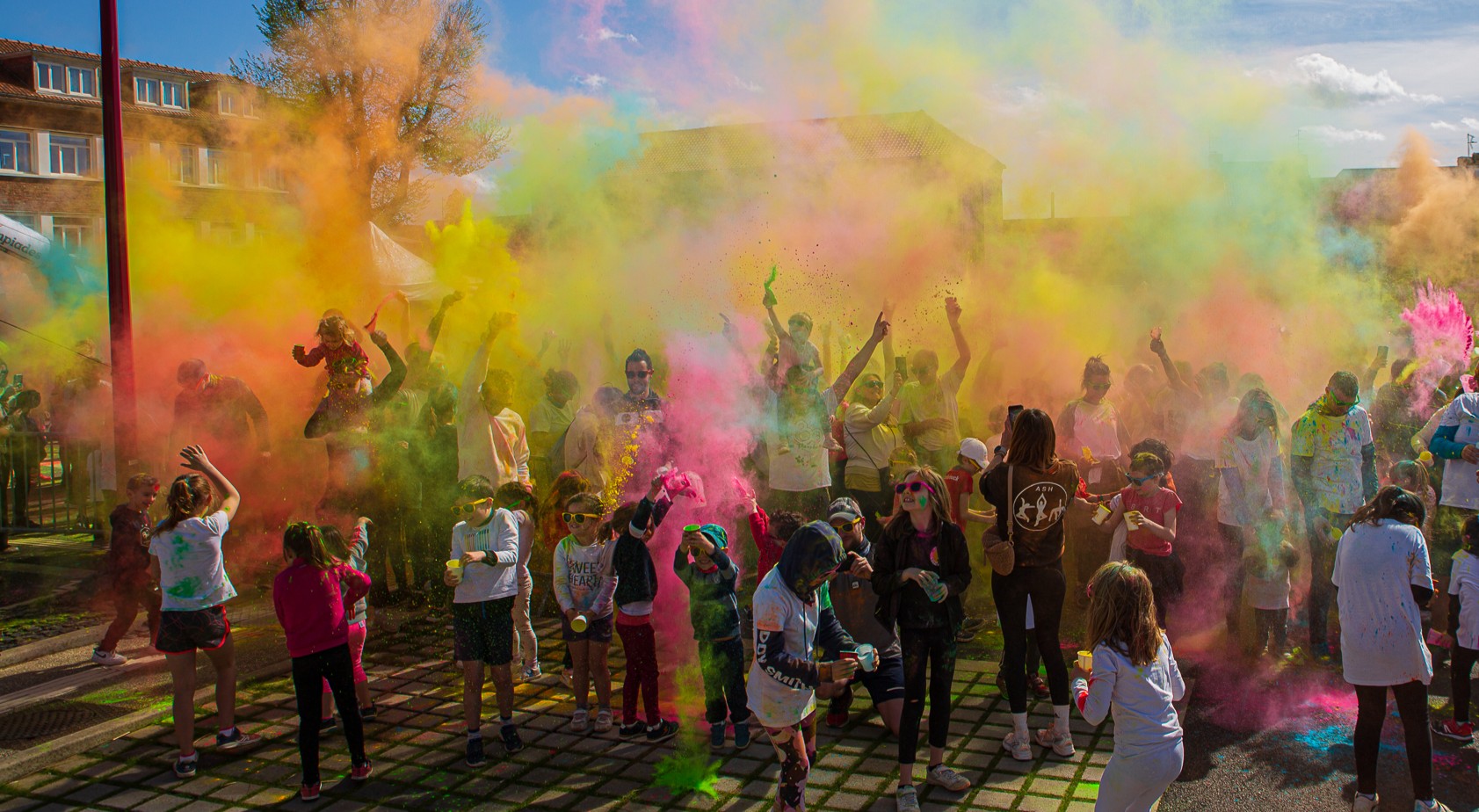 La color run est un moment convivial  qui réunit parents, enfants autour d'une course ou une marche.